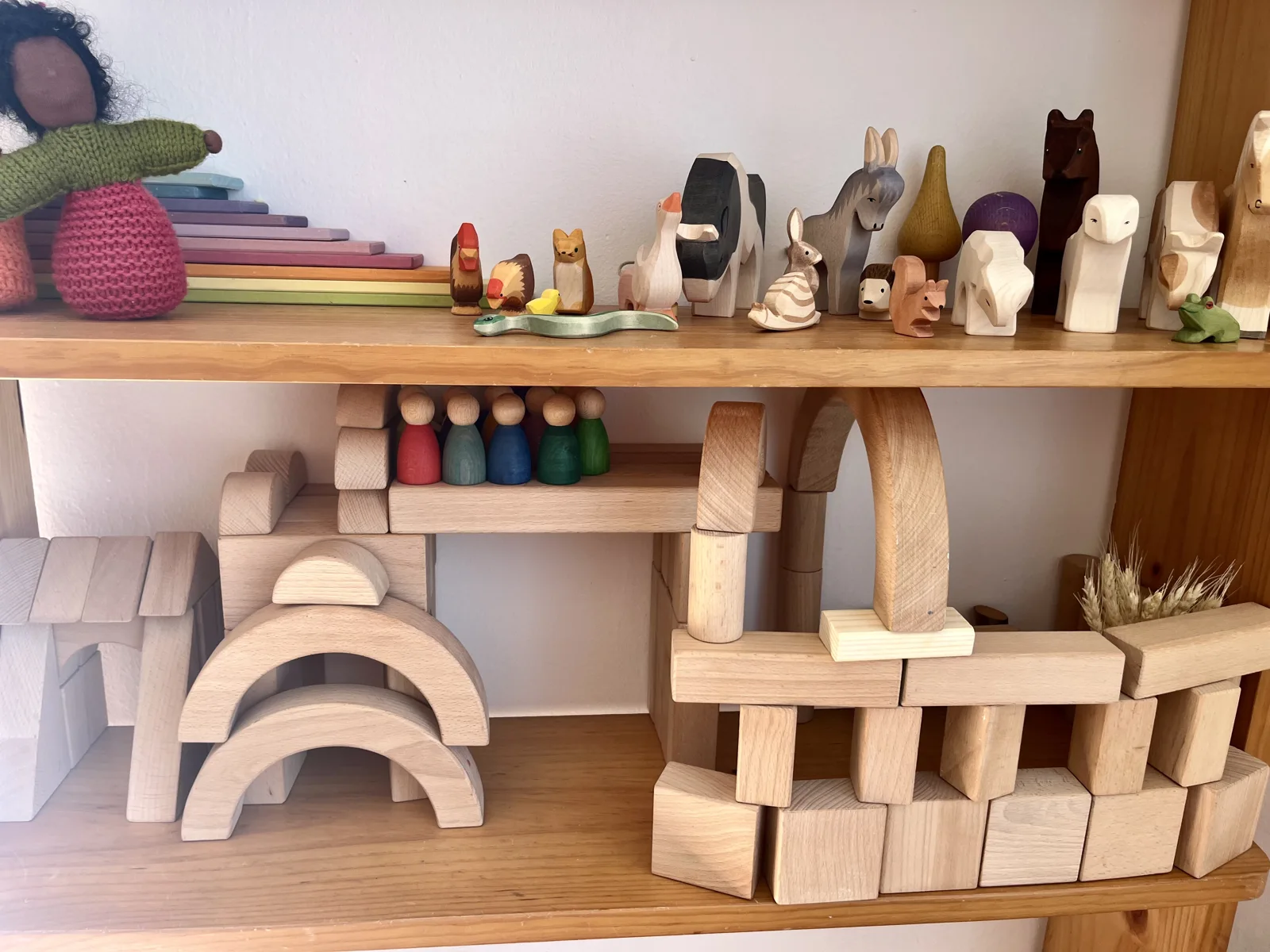 Peces de fusta i materials oberts